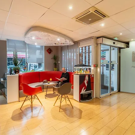 酒店 宜必思巴黎凡夫展览公园酒店 3*